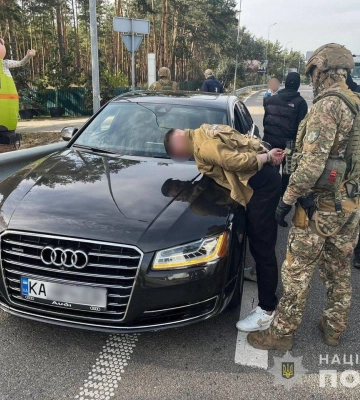 Виманив у матері загиблого військового 7,5 млн грн: на Закарпатті судитимуть киянина за підозрою у шахрайстві