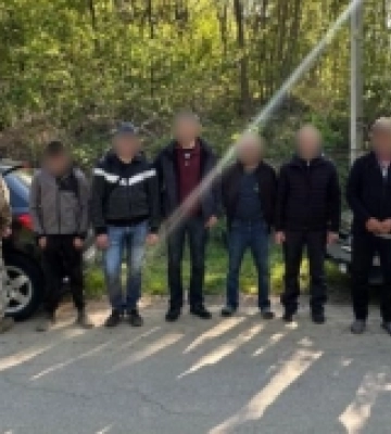 Мукачівські прикордонники затримали на під&#039;їзді до кордону з Румунією переправників з клієнтами