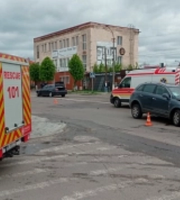 У Сарнах зіткнулися два легковики - є потерпілі