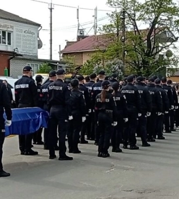 На Вінниччині прощаються із поліцейським Максимом Зарецьким, якого розстріляли 20 квітня
