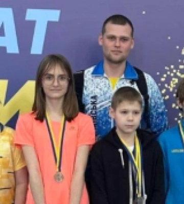 Миколаївські спортсмени здобули нагороди у чемпіонаті України з бадмінтону