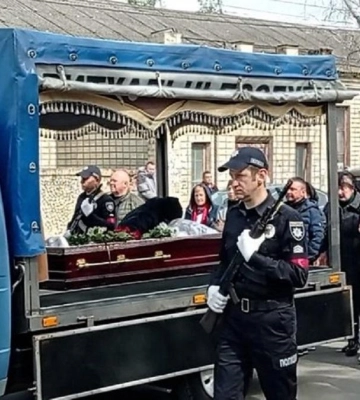 На Вінниччині прощаються із поліцейським Максимом Зарецьким, якого розстріляли 20 квітня