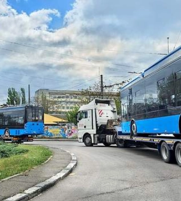 Під Києвом вироблять тролейбуси, що при потребі стають електричними автобусами
