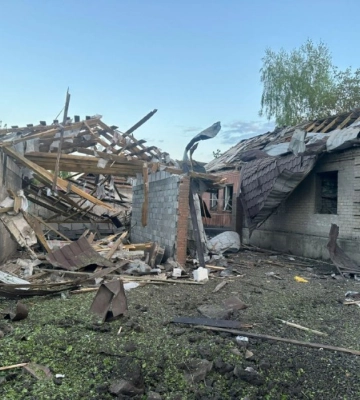 Оккупанты скинули на Селидово авиабомбу: повреждены дома