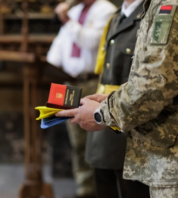 Рідні солдата Віктора Шершня з Волині отримали посмертну нагороду воїна - Хрест Героя