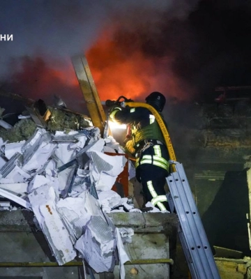 Девять пострадавших, повреждены дома: ГСЧС публикует кадры после удара по Одессе – видео