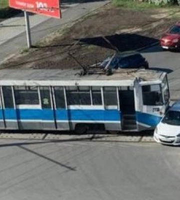 У Дніпрі зіштовхнулись Hyundai, Daewoo та автобус: є постраждалі