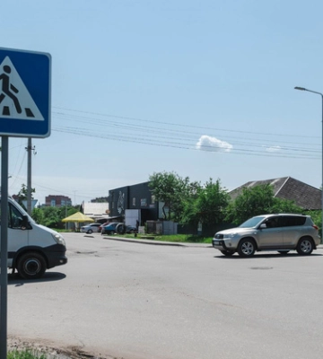 У Полтаві розглянуть дешевшу пропозицію на встановлення дорожніх знаків