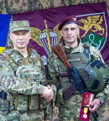 Головнокомандувач ЗСУ нагородив бійця з Франківщини Степана Лінецького медаллю &quot;Золотий тризуб&quot;