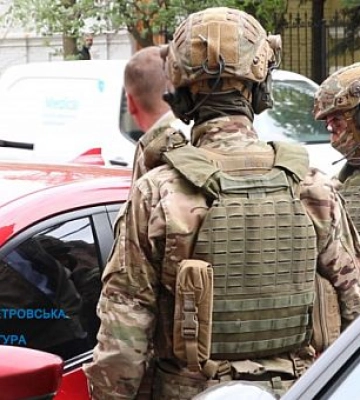 Двох мешканців Дніпропетровщини  затримано за організацію незаконного перетину держкордону 