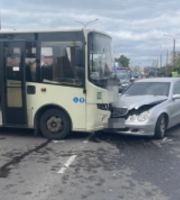 ДТП у Луцьку за участі маршрутки: поліція прокоментувала обставини (ФОТО)