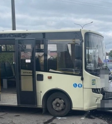 ДТП у Луцьку за участі маршрутки: поліція прокоментувала обставини (ФОТО)