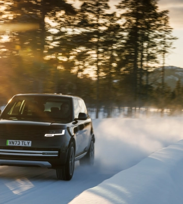 Первый электромобиль Range Rover рассекретили до премьеры (фото, видео)