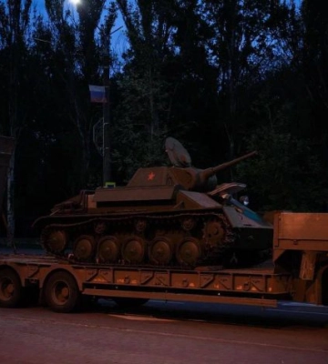 И мертвые с косами вдоль дороги - в Мелитополь под покровом ночи приехал танк (фото, видео)