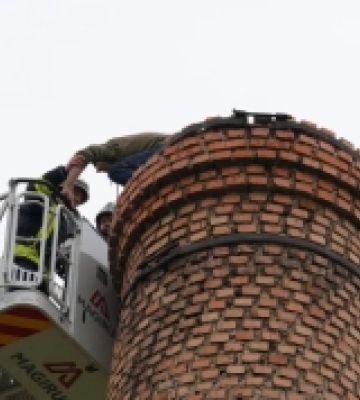 Біля Луцька з труби котельні зняли чоловіка