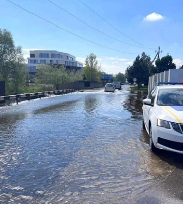 Под Киевом произошел перелив воды через дамбу