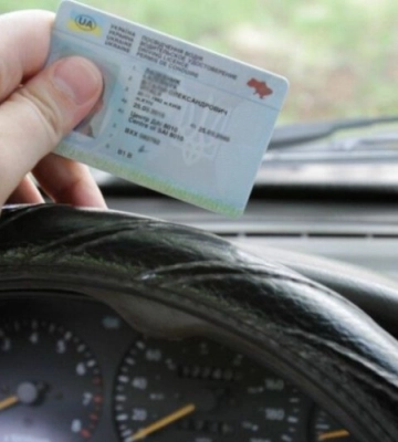 На Волині виявили двох водіїв, які керували транспортом з підробленими документами