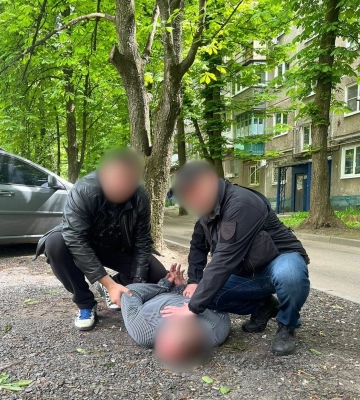 Поліція розшукує чоловіка, який влаштував стрілянину та поранив трьох людей у Харкові