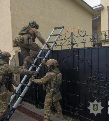 Українські поліцейські ліквідували шахрайський call-центр в Одесі, де громадян Чехії ошукали на 5,5 мільйонів гривень