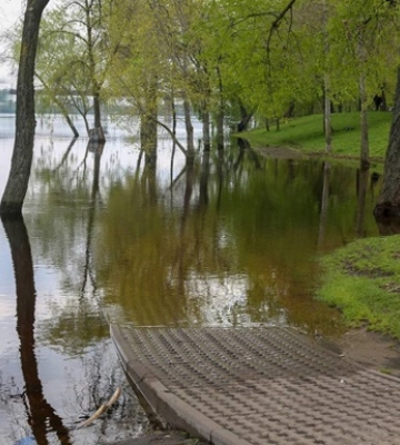 В Киеве вода в Днепре поднялась до рекордного с начала весны уровня