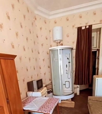 "Як з фільмів жахів": у центрі Одеси продають кімнату в комунальній кватирі за 11 тисяч доларів