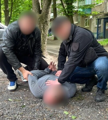 У Харкові троє чоловіків зазнали пораненнь внаслідок стрілянини на вулиці: стрілка розшукують