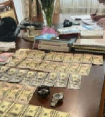 Вимагав 200 тисяч доларів: правоохоронцю повідомили про підозру у незаконному збагачені