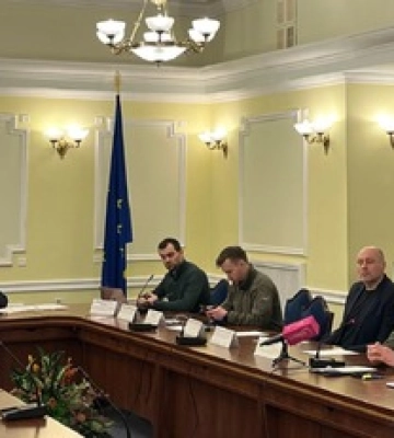 &quot;Слуги&quot; из ТСК по Киеву не пускают представителей громады на заседание - депутат Киевсовета выложил видео