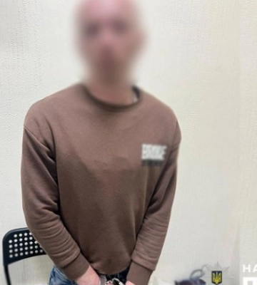 Дерзкое ограбление собора в Киеве: мужчина разбил стекло иконы и украл драгоценности