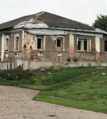 Окупанти запустили по центру селища Золочів на Харківщині дві ракети С-300