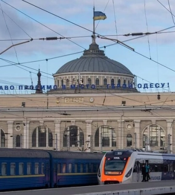 Через обстріл Одеси затримуються потяги далекого та приміського сполучення