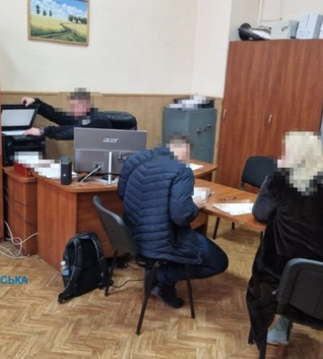 Вимагала хабарі з підлеглих: на Дніпропетровщині судитимуть експосадовицю Держпродспоживслужби