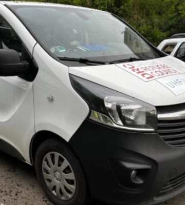 Під час ракетних ударів по Харкову було пошкоджено авто Данської ради у справах біженців
