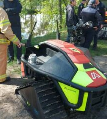 Кременчуцькі рятувальники продемонстрували пожежного робота
