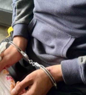 Серед дня накинувся на незнайомця і відібрав гроші: на Одещині розшукали та затримали зловмисника