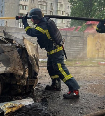 У Миколаєві під час гасіння пожежі постраждало 5 рятувальників