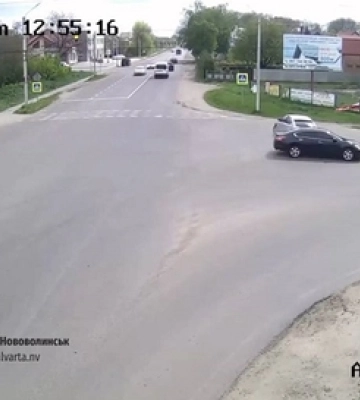 Показали відео аварії, яка сталася біля автостанції у Нововолинську