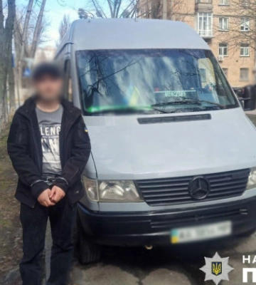 В Киеве мужчина угнал с парковки автомобиль, однако заехал недалеко