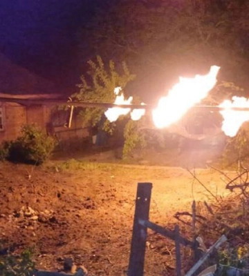 Від обстрілу на Нікопольщині зайнявся газогін