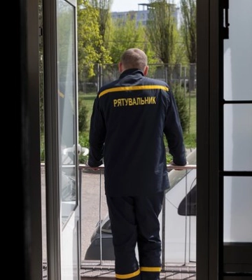 Звичайні герої. Про що говорять харківські рятувальники, коли рашисти не бомблять місто