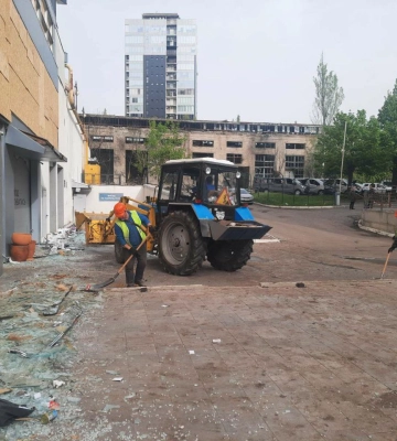 В Харькове продолжают устранять последствия ракетного удара 