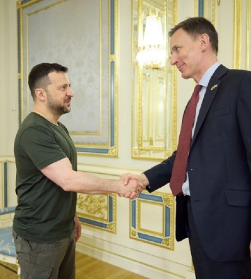 Зеленський обговорив з главою казначейства Британії санкції проти Росії