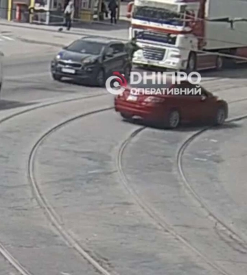 У Дніпрі на проспекті Богдана Хмельницького вантажівка на смерть переїхала жінку
