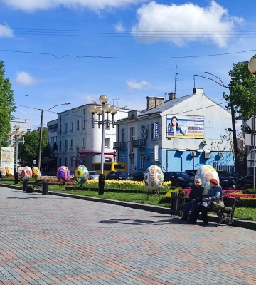 Центр Рівного знову прикрасять велетенські писанки