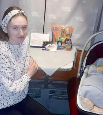 Жінка з евакуаційного потягу, яка народила в Олександрії, дісталась до Рівненщини