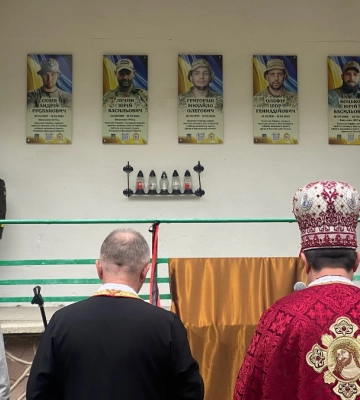 У пам’ять про Героя: На Надвірнянщині відкрили меморіальну дошку полеглому захиснику