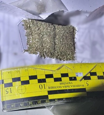 Патрульні відсторонили від керування водія з ознаками сп’яніння. При собі він мав, ймовірно, наркотики