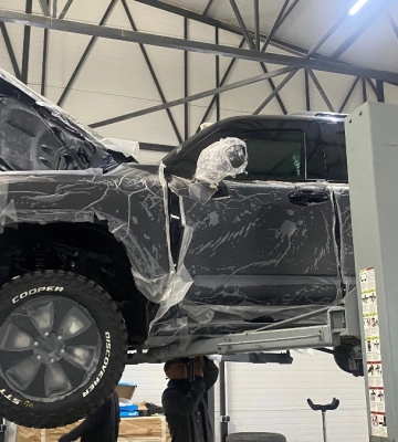 На Прикарпатті бронюють автомобілі для військових. ВІДЕО