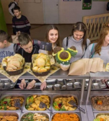 АМКУ розслідує ймовірну змову під час закупівель послуг з організації харчування учнів на Львівщині