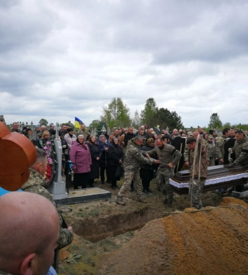 Передчасно відійшов у вічність: на Волині провели в останню путь 37-річного Героя Анатолія Дороша